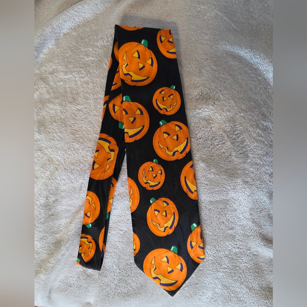 Hallmark By MMG Halloween Pumpkin Tie
